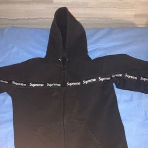 Black supreme sweater small
